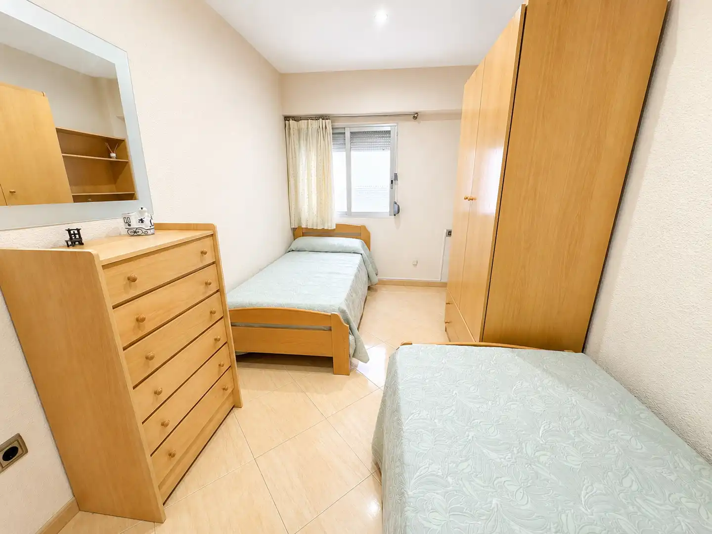 Bedroom of Flat for sale in Valencia  with Air Conditioner, Furnished and Oven
