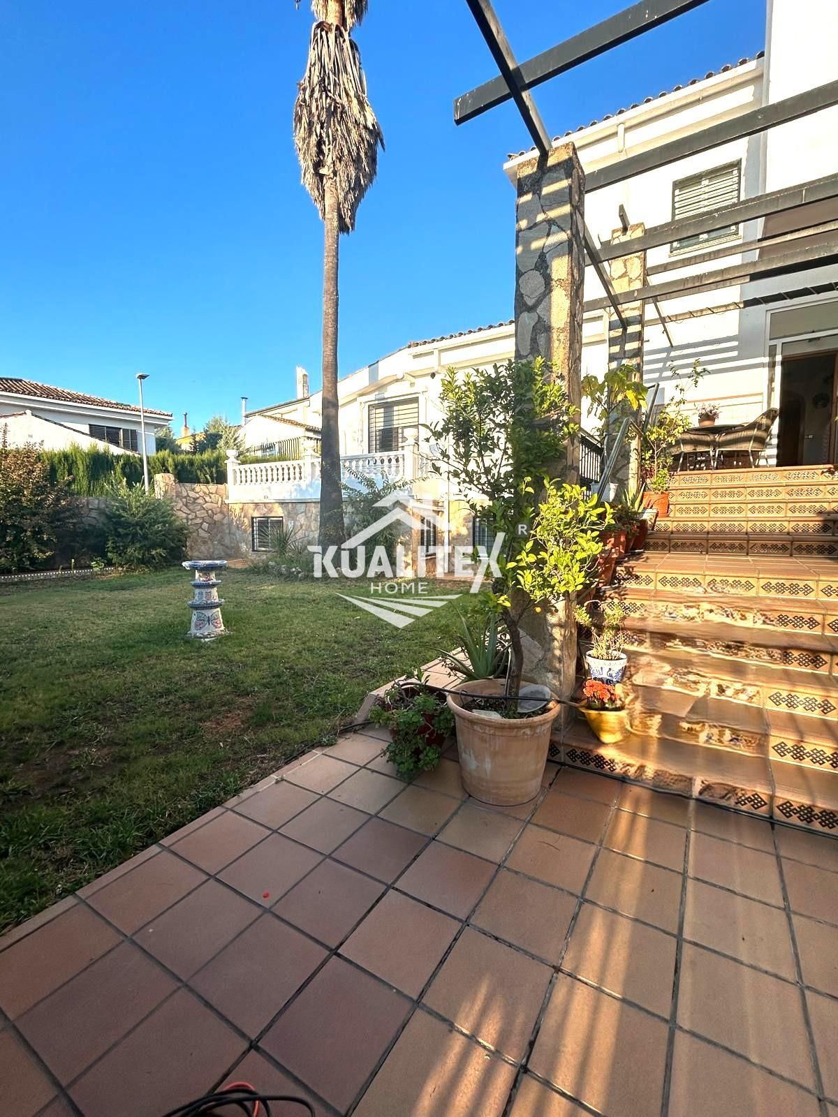 Jardí de Casa o xalet en venda en Cáceres Capital amb Aire condicionat, Calefacció i Terrassa