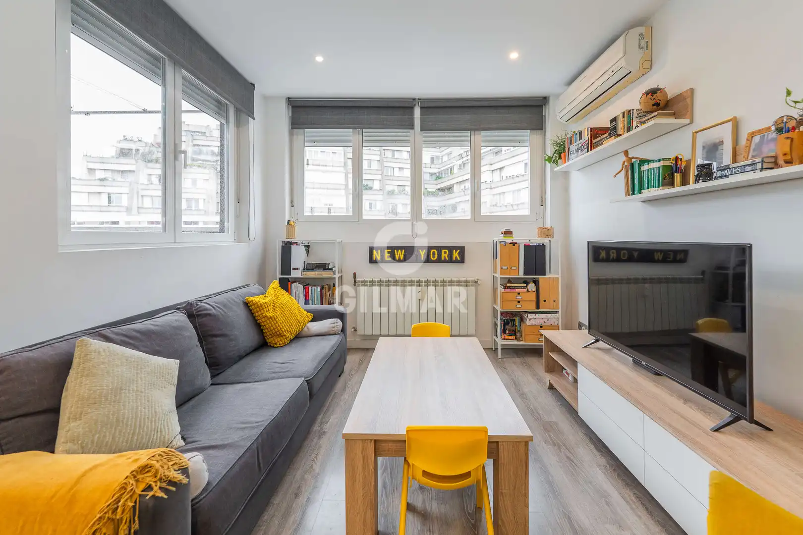 Sala de estar de Ático en venta en Madrid con Calefacción y Balcón