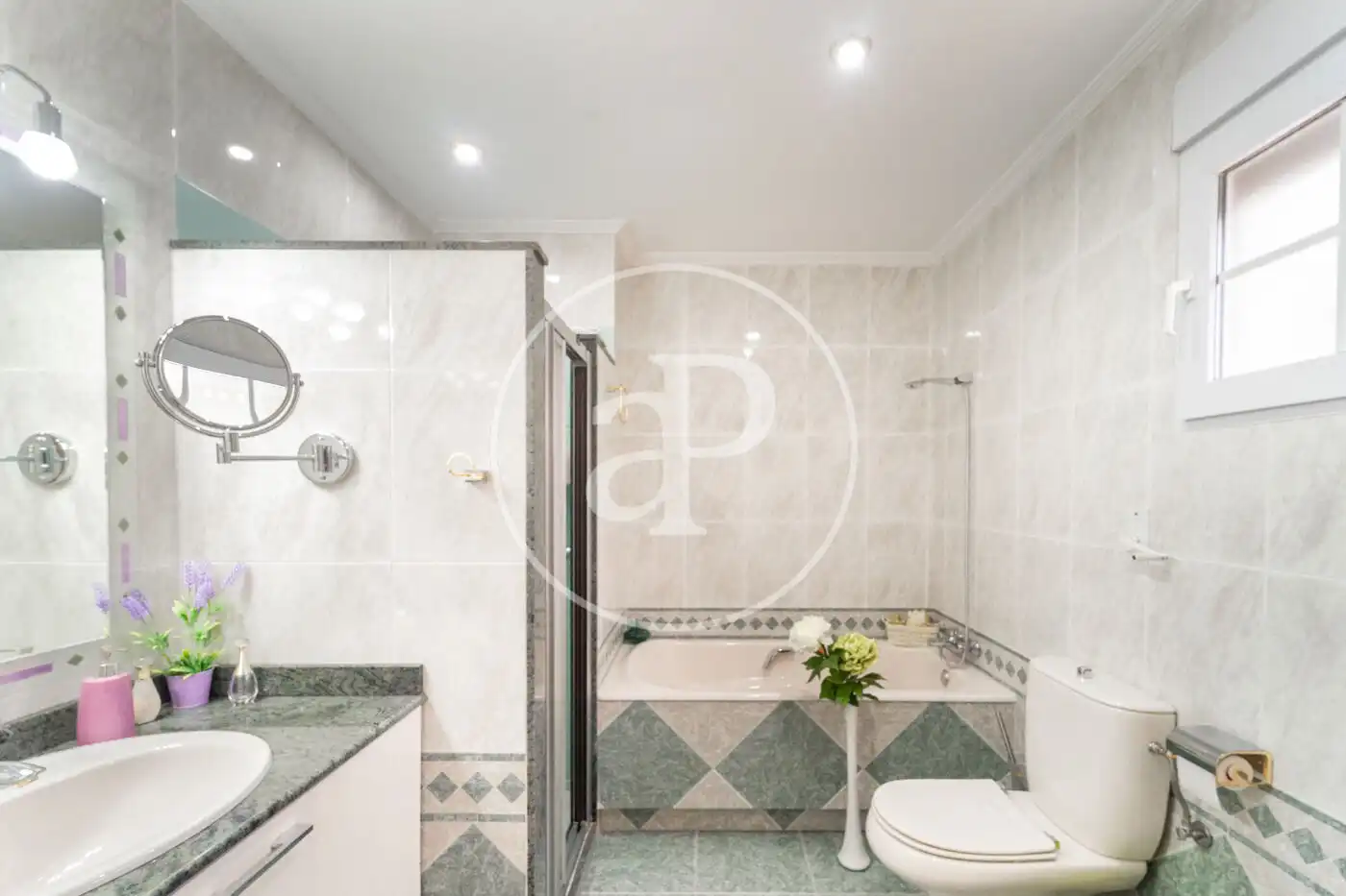 Bathroom of Houses for sale in Alcoy / Alcoi  with Air Conditioner, Heating and Private garden