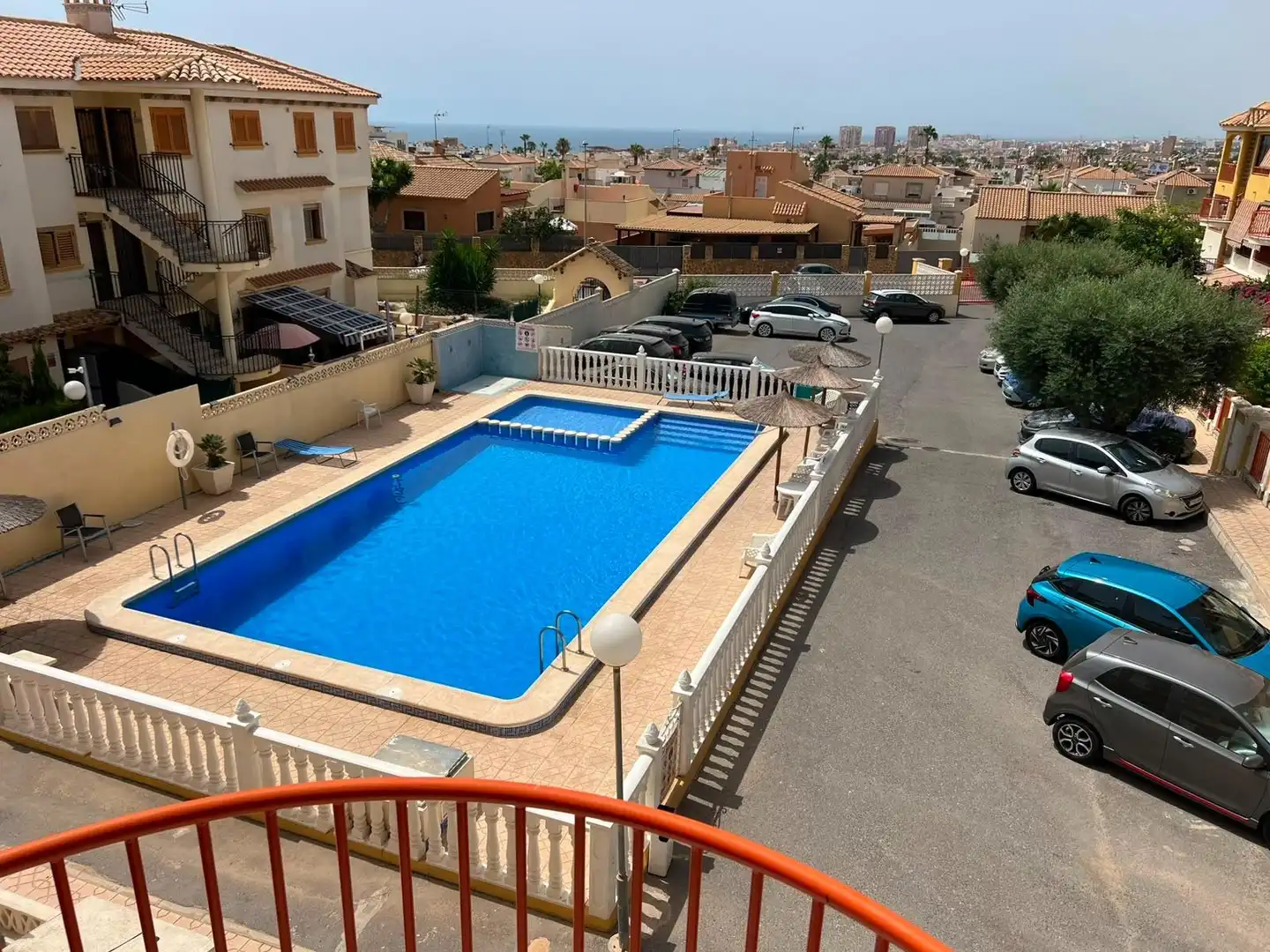 Schwimmbecken von Wohnungen zur Miete in Torrevieja mit Terrasse