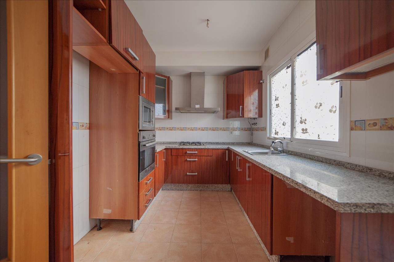 Cuina de Casa adosada en venda en Gerena amb Terrassa