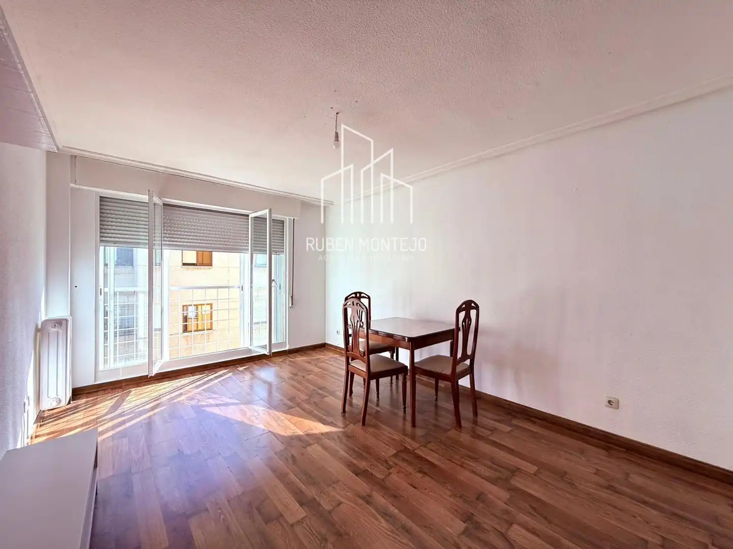 Außenansicht von Wohnung zum Verkauf in Santa Marta de Tormes mit Heizung, Terrasse und Balkon