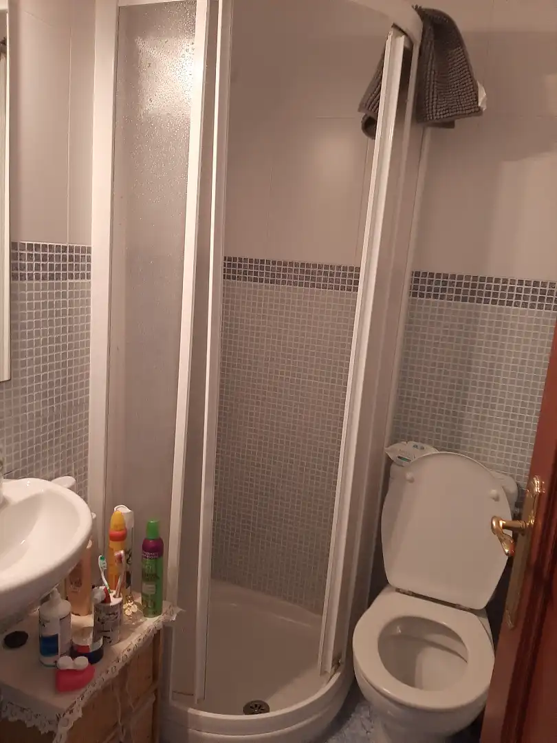 Bathroom of Flat for rent in Valencia  with Furnished, Oven and Washing machine