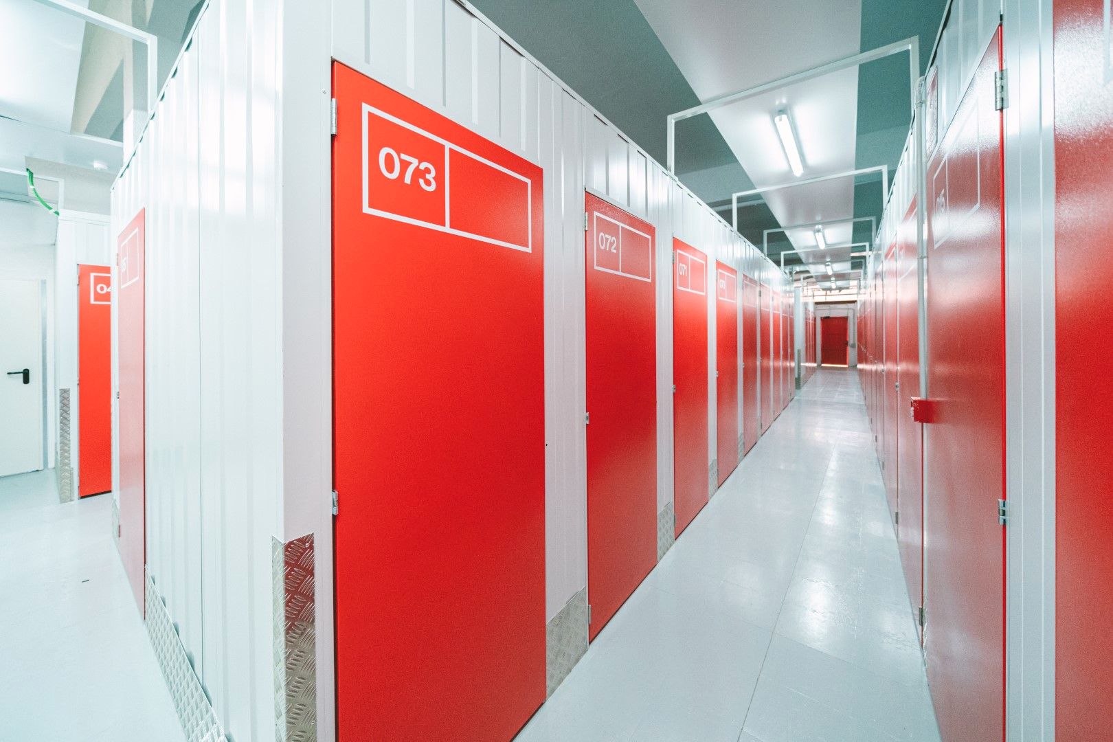Box room to rent in  Madrid Capital  with Alarm