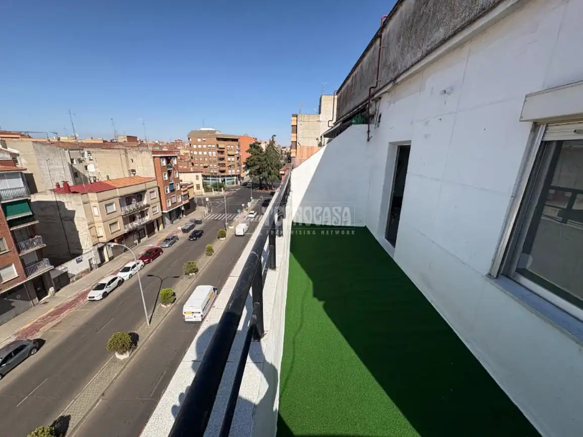 Vista exterior de Piso en venta en Talavera de la Reina con Terraza
