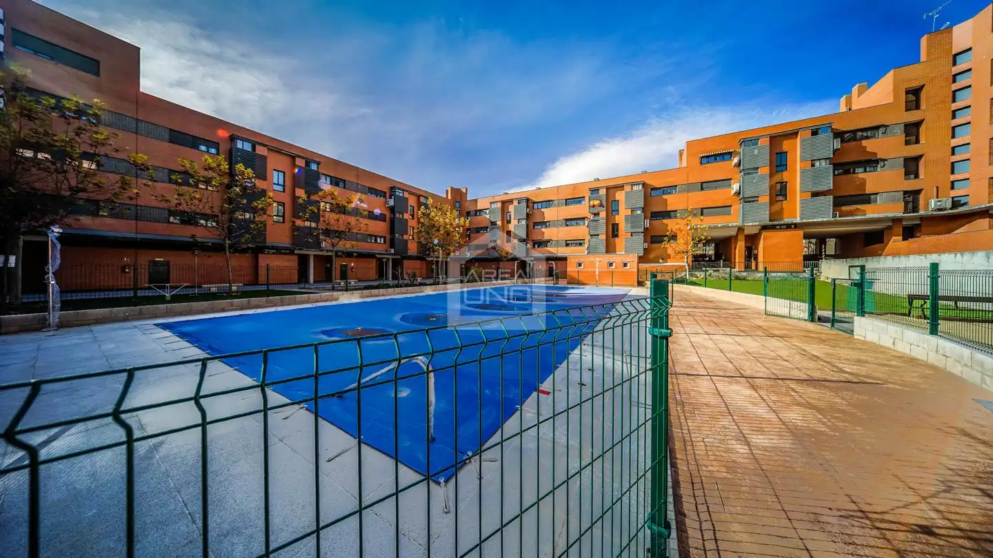 Piscina de Pis de lloguer en Alcorcón amb Aire condicionat, Calefacció i Piscina comunitària