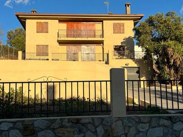 Casa con giardino in affitto a Calle Riells i Viabrea