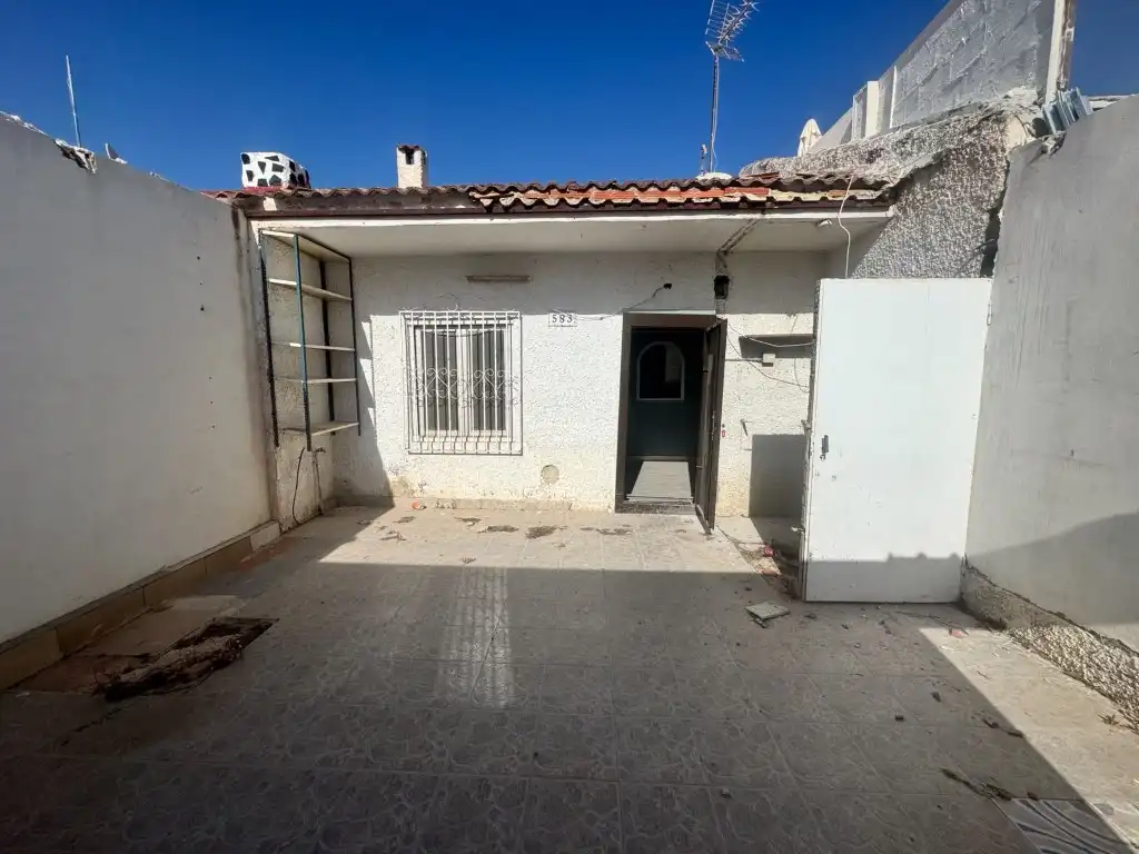 Vista exterior de Casa adosada en venta en Torrevieja