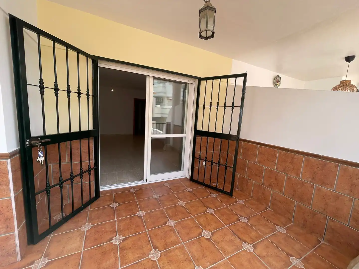 Piso en venta en Torrox con Terraza, Horno y Piscina comunitaria