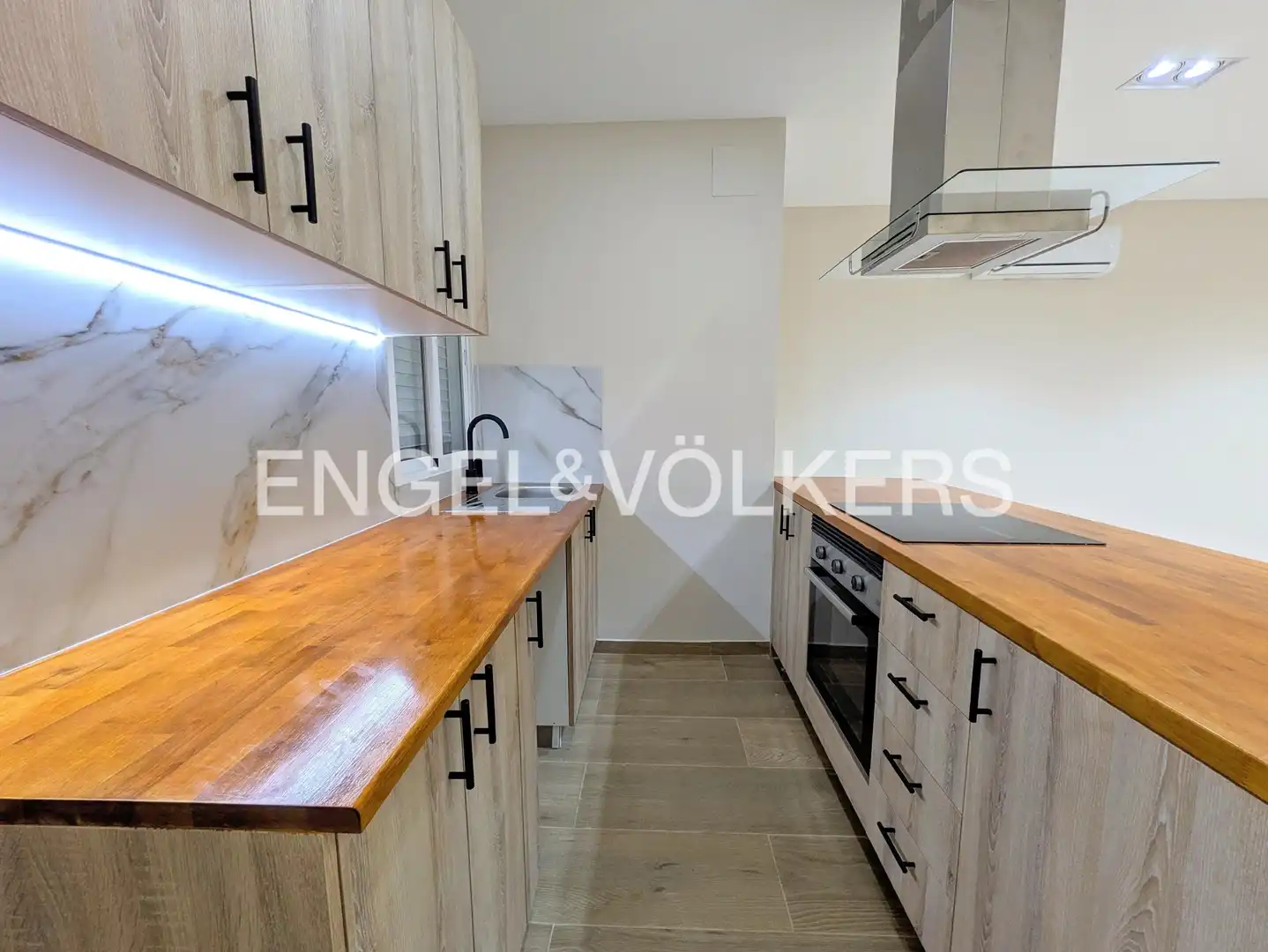 Kitchen of Flat for sale in Barcelona  with Air Conditioner and Heating