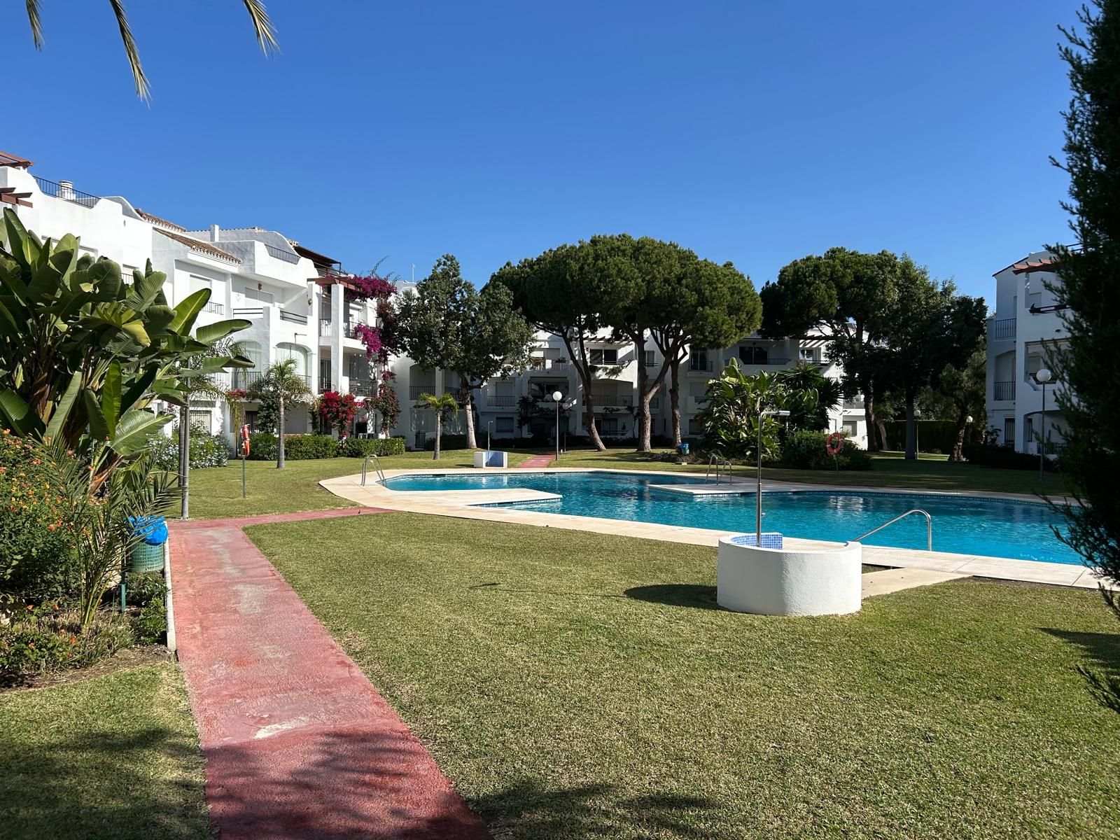 Jardín de Piso en venta en Estepona con Aire acondicionado, Amueblado y Balcón