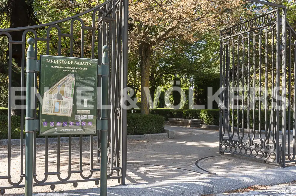Flat for rent in Madrid  with Air Conditioner, Heating and Furnished