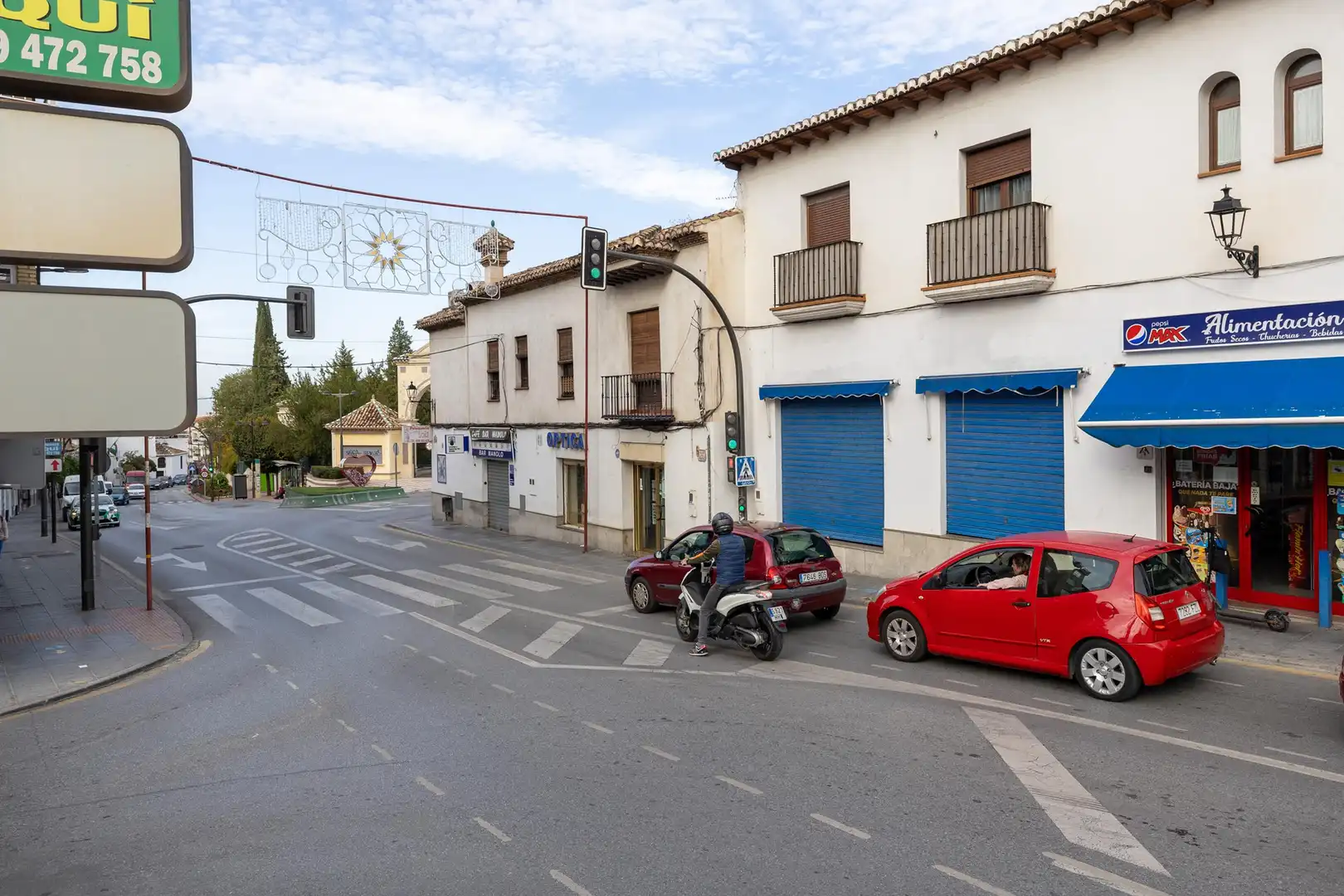 Vista exterior de Casa o xalet en venda en La Zubia amb Balcó