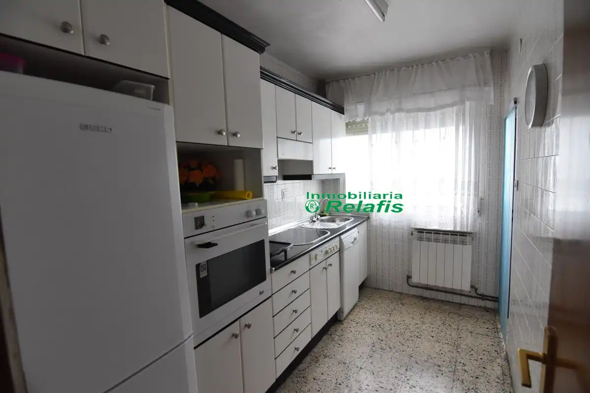 Cocina de Piso en venta en Ciudad Rodrigo con Calefacción, Terraza y Amueblado