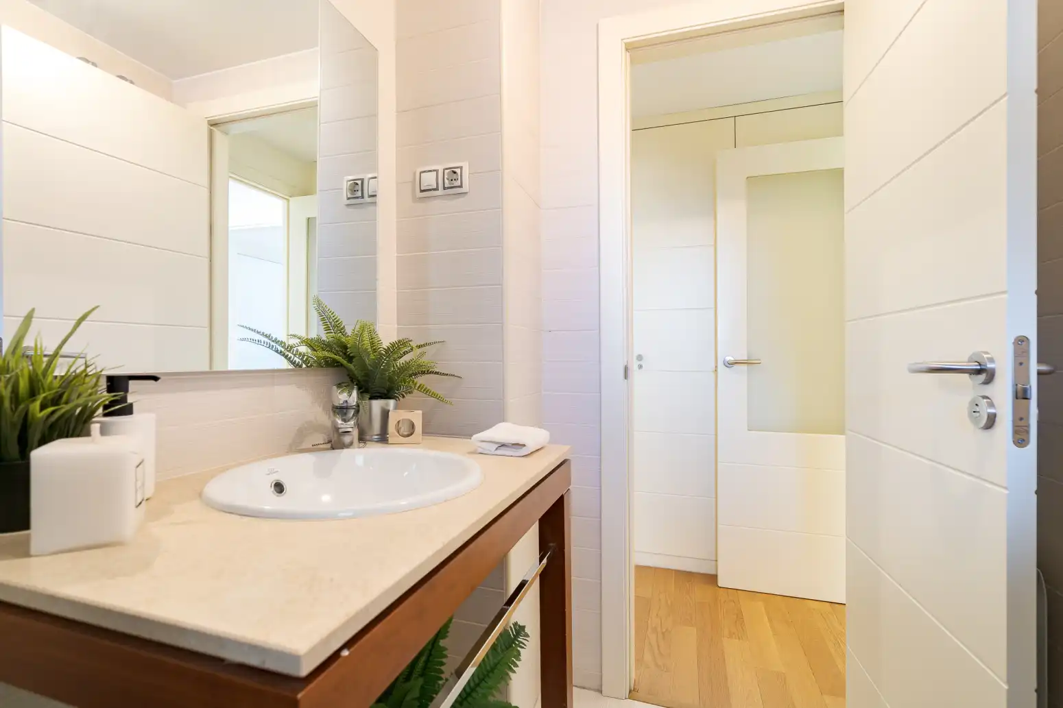 Baño de Piso en venta en Madrid con Aire acondicionado, Calefacción y Jardín privado