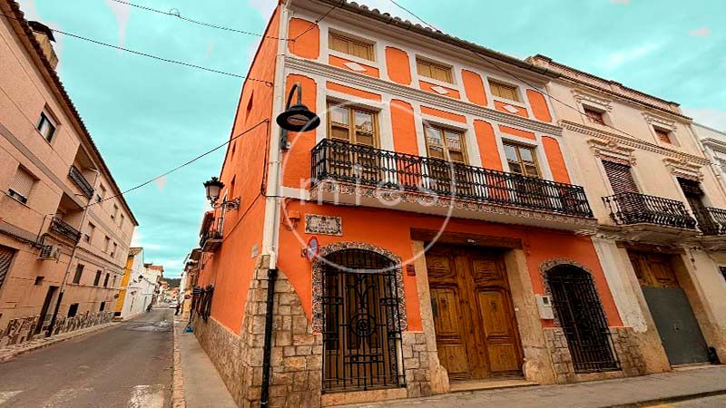 Vista exterior de Casa o xalet en venda en Turís amb Terrassa, Traster i Balcó