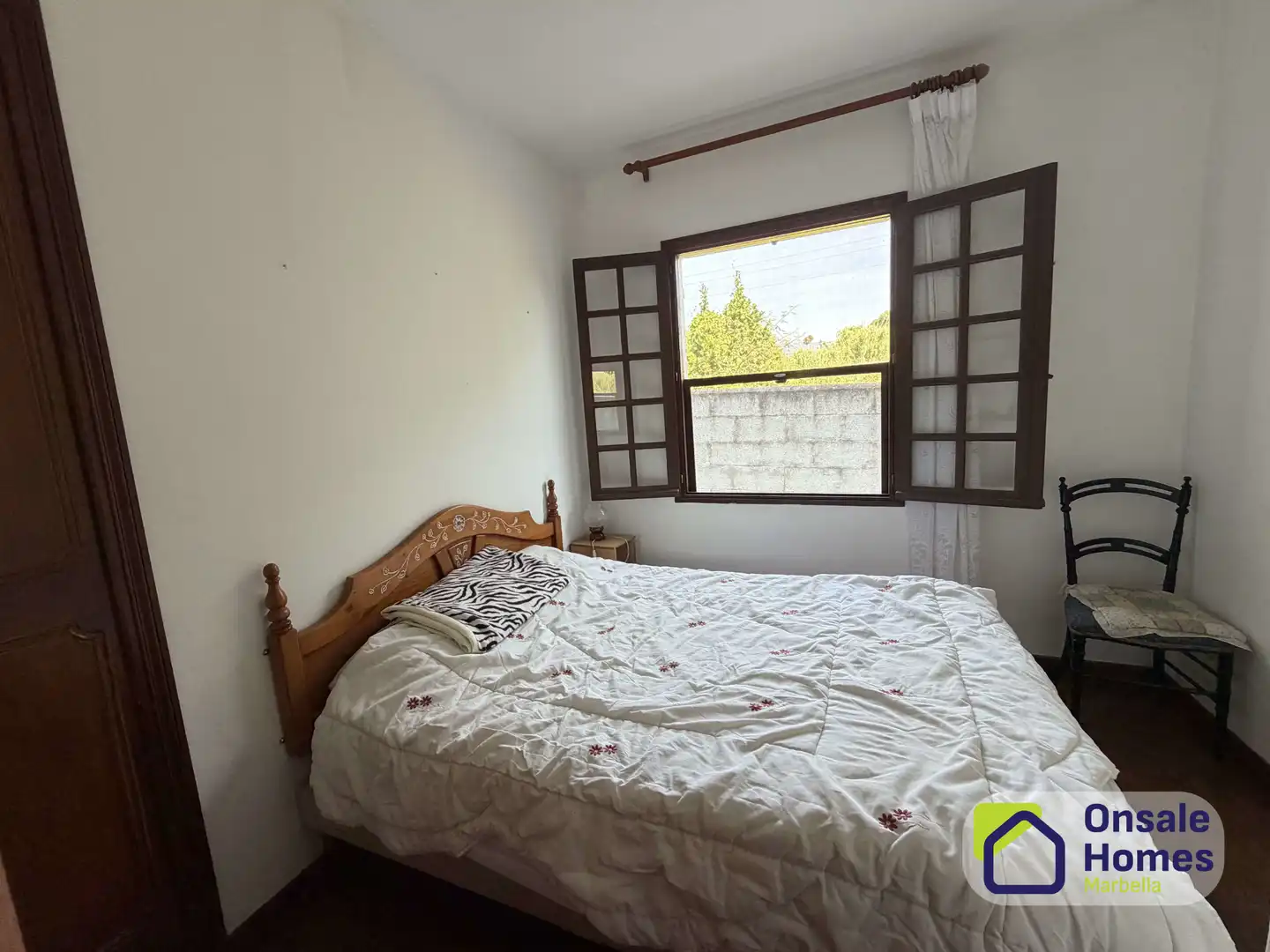 Dormitori de Casa o xalet en venda en Estepona amb Jardí privat, Terrassa i Traster