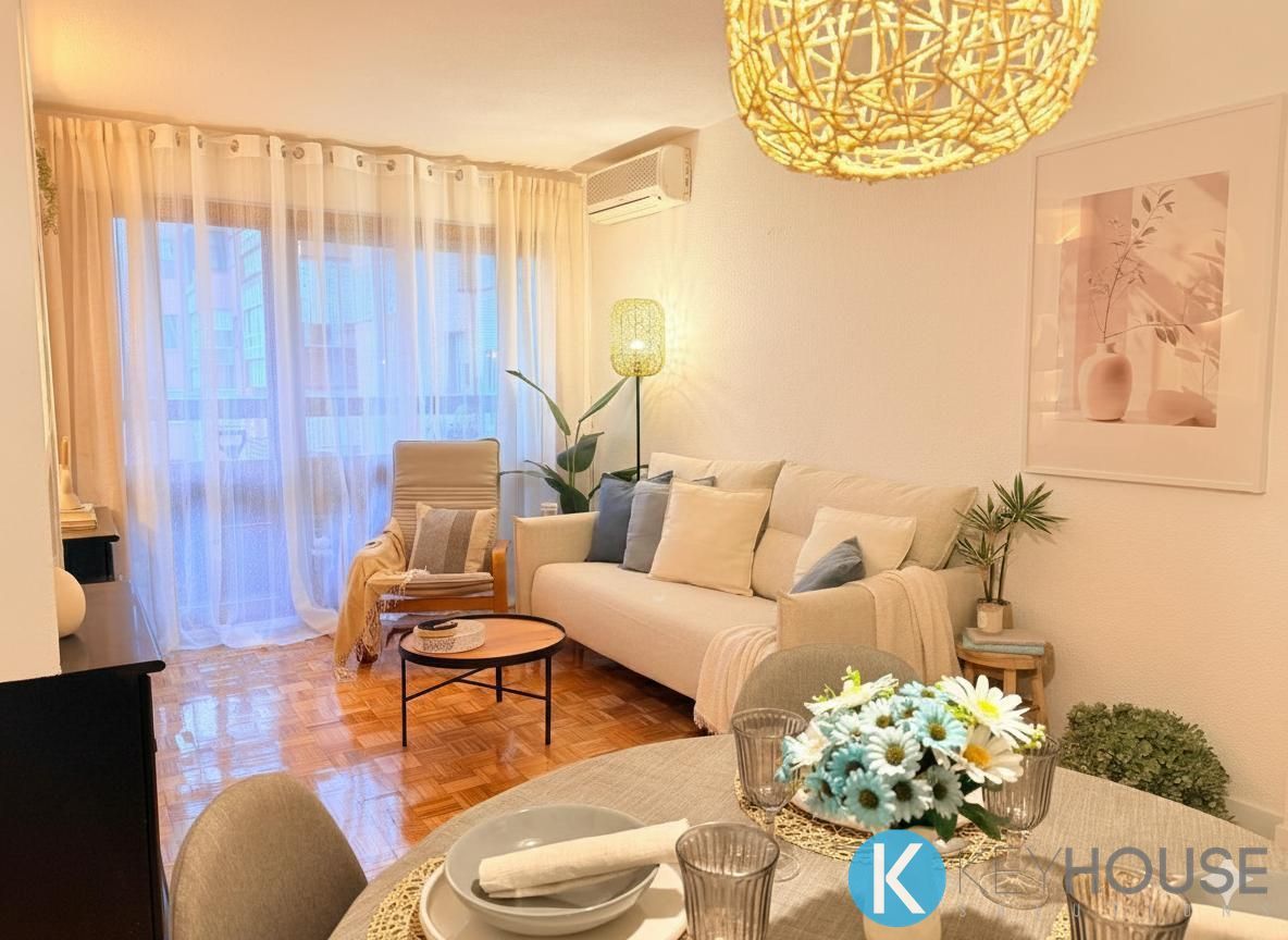 Living room of Flat for sale in San Fernando de Henares  with Air Conditioner, Heating and Parquet flooring