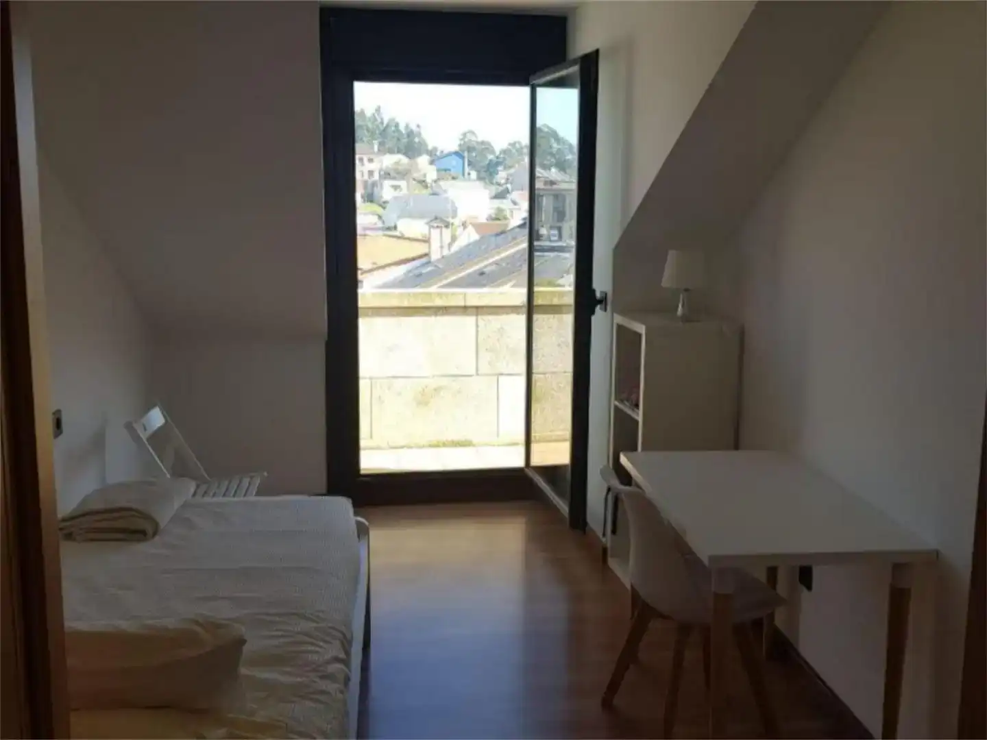 Dormitori de Pis de lloguer en A Illa de Arousa  amb Parquet i Moblat