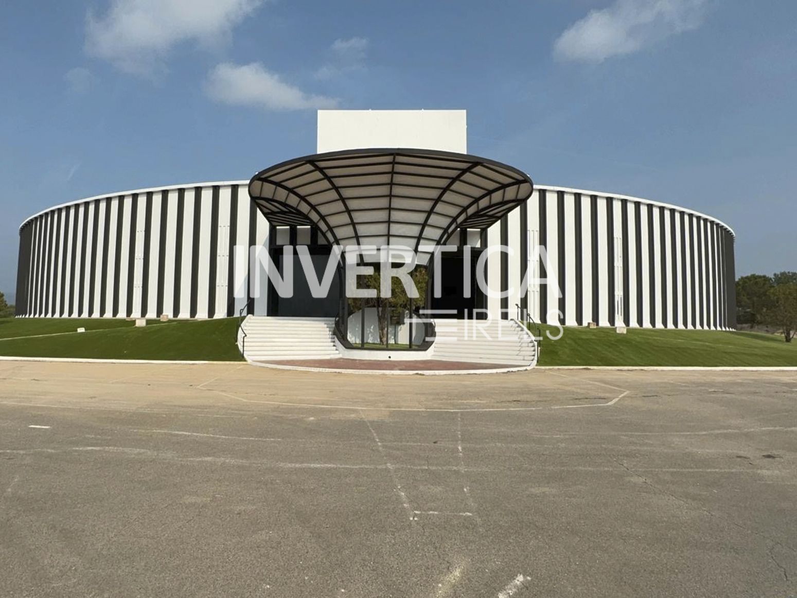 Vista exterior de Nave industrial de alquiler en Vallmoll con Calefacción y Alarma