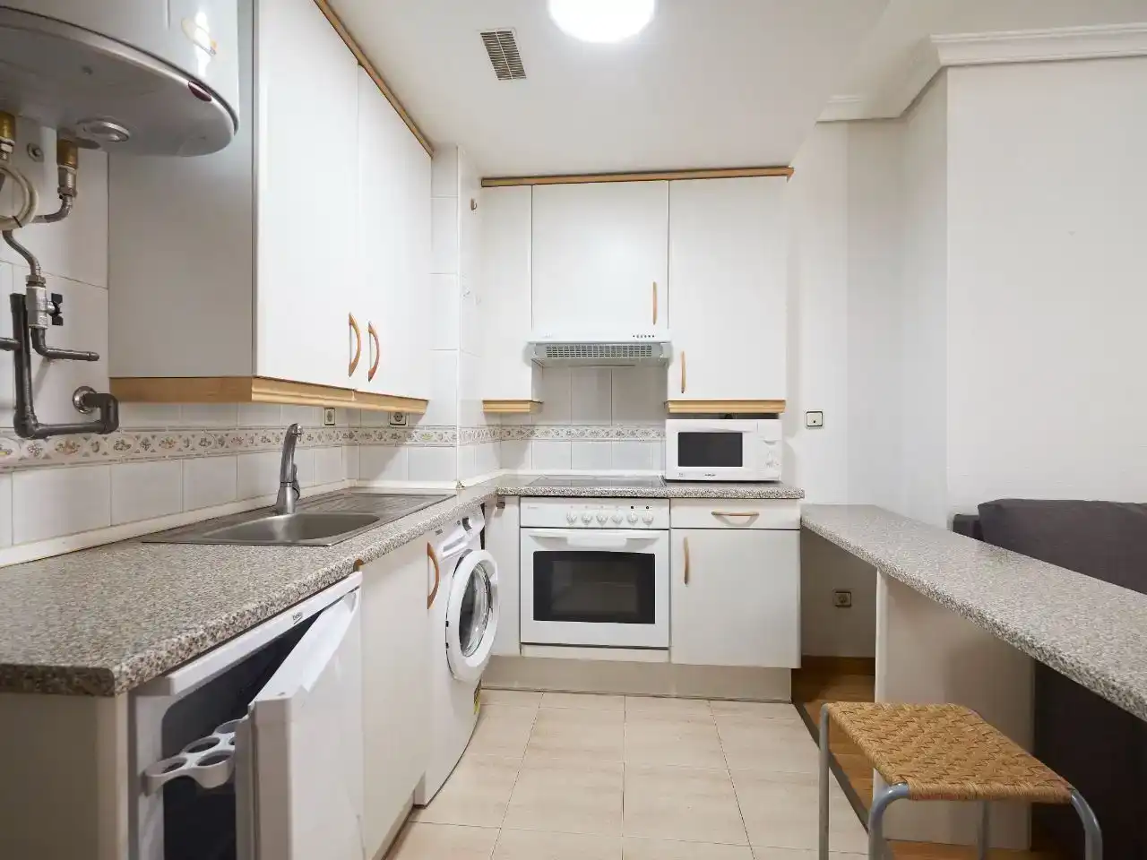 Cuina de Estudi en venda en Madrid amb Aire condicionat, Jardí privat i Parquet