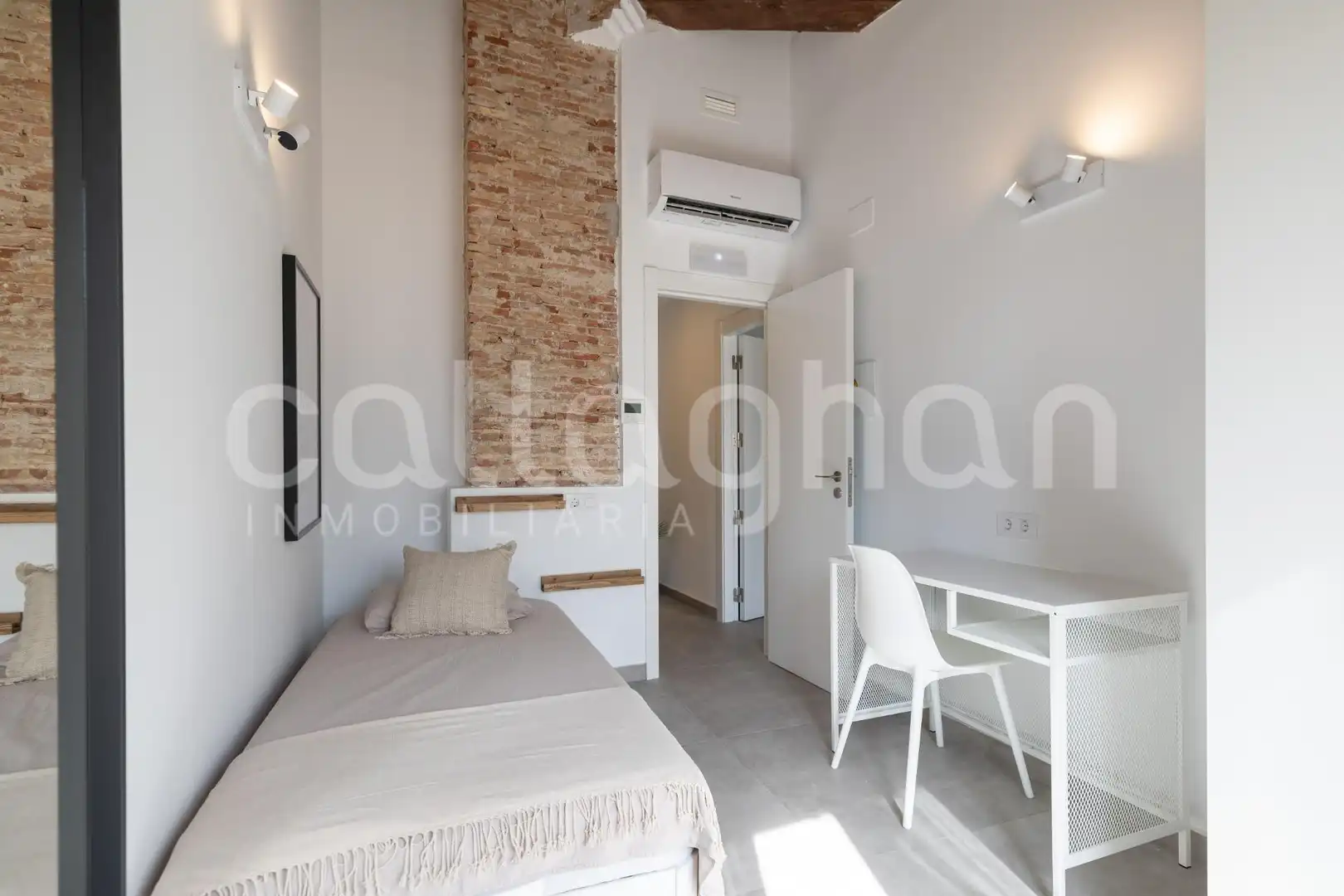 Bedroom of Buildings for sale in Valencia