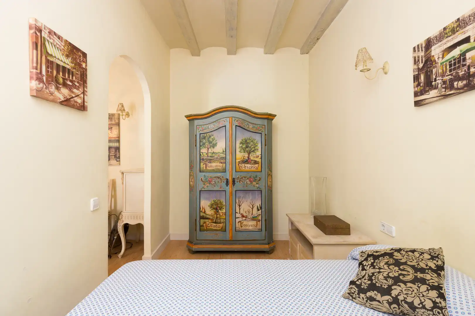 Bedroom of Apartments for sale in Barcelona