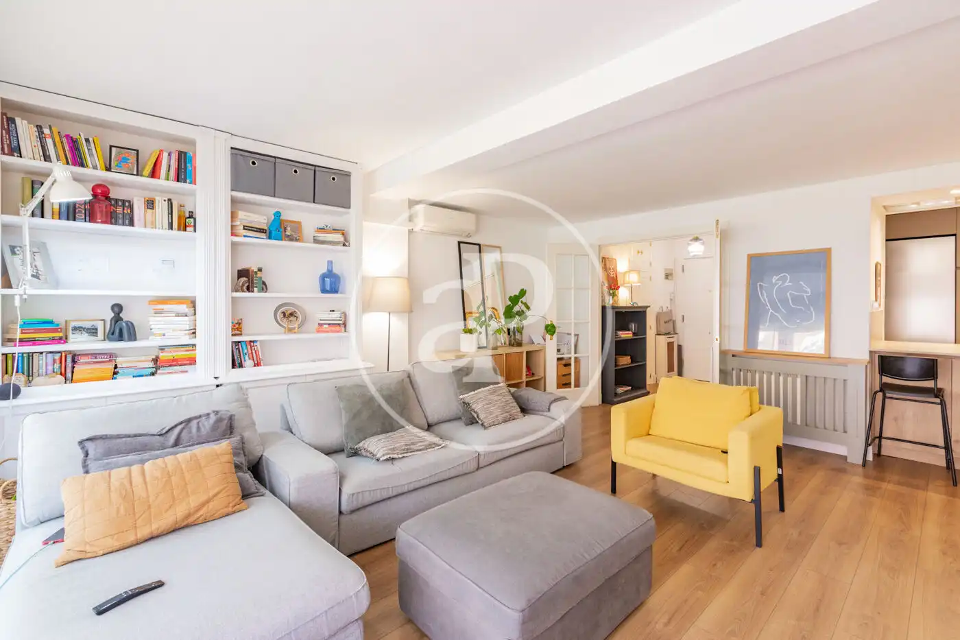 Sala de estar de Piso en venta en Pozuelo de Alarcón con Aire acondicionado, Calefacción y Jardín privado