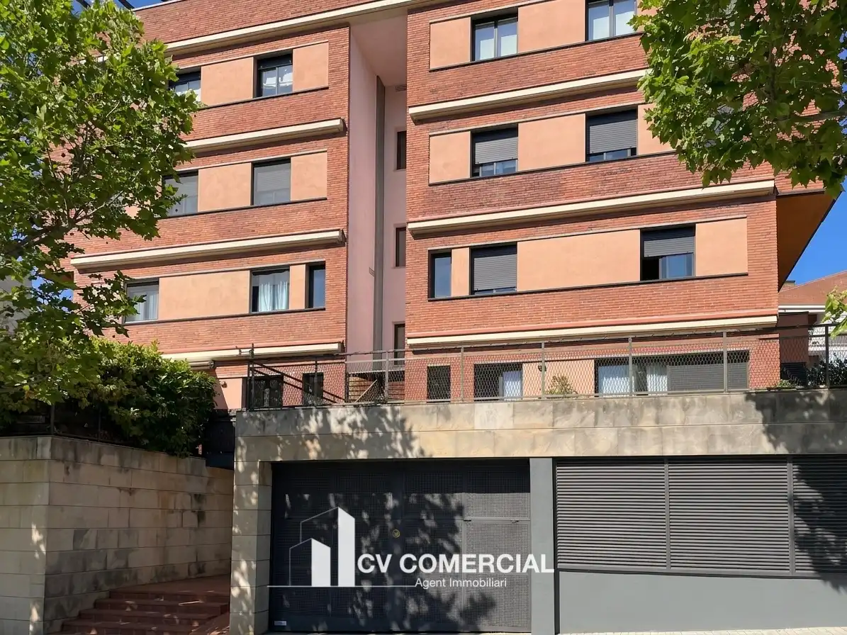 Vista exterior de Ático en venta en Tiana con Aire acondicionado, Calefacción y Parquet