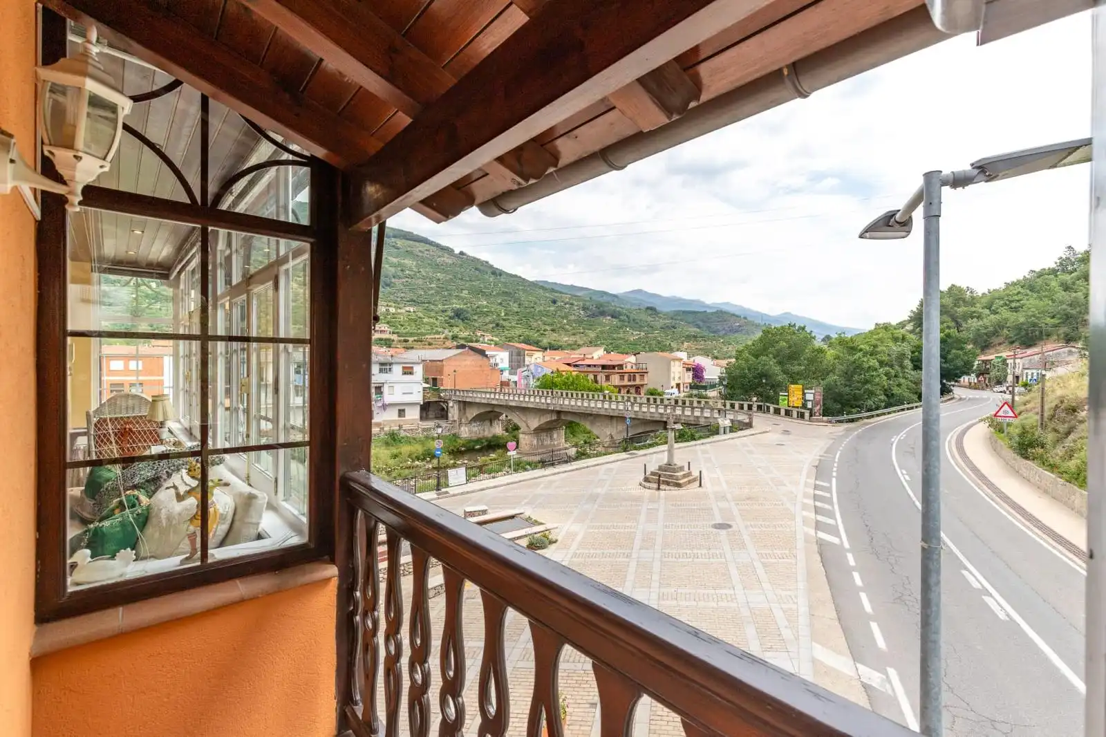 Vista exterior de Casa o xalet en venda en Navaconcejo amb Aire condicionat, Calefacció i Forn
