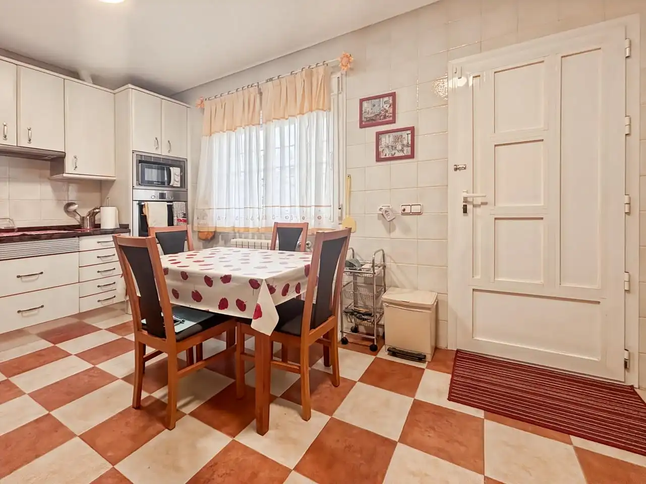 Cuina de Casa o xalet en venda en Galapagar amb Calefacció, Jardí privat i Parquet