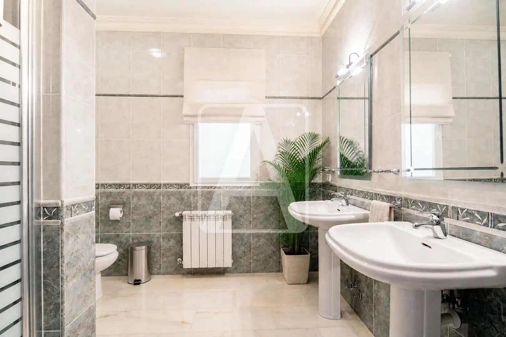 Bathroom of Houses for sale in Calpe / Calp  with Air Conditioner, Heating and Private garden