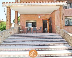 Exterior view of House or chalet for sale in Arganda del Rey  with Air Conditioner, Terrace and Swimming Pool