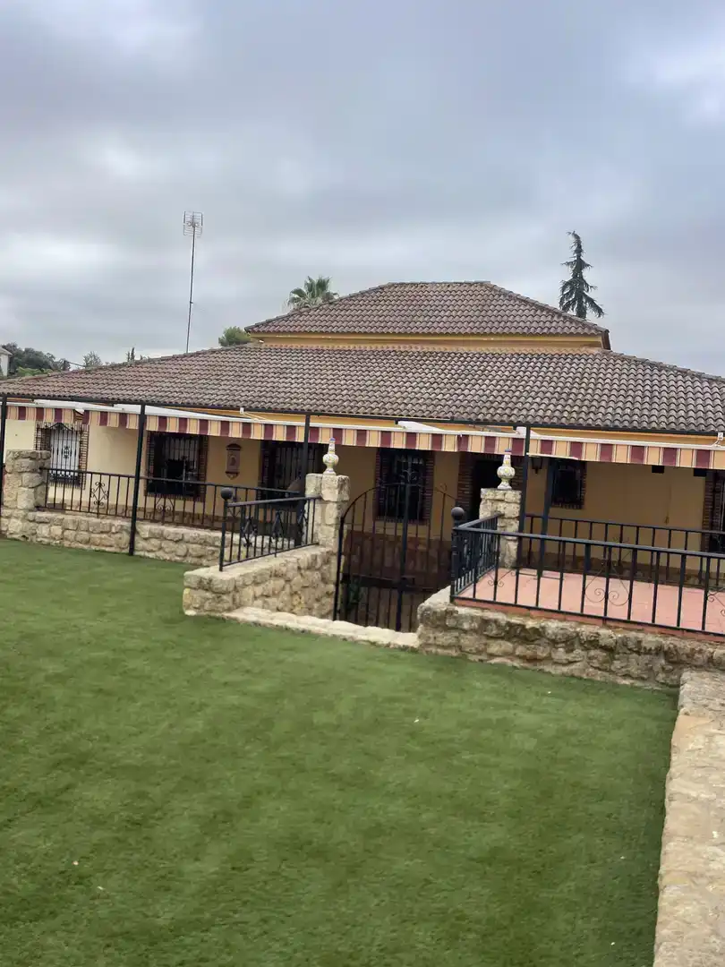 Vista exterior de Casa o chalet en venta en Córdoba con Aire acondicionado, Jardín privado y Parquet