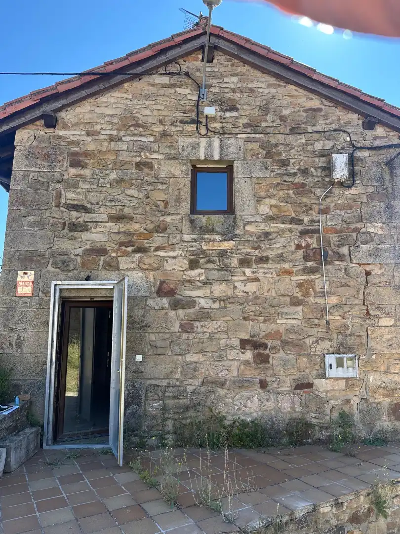 Vista exterior de Finca rústica en venda en Barruelo de Santullán amb Parquet