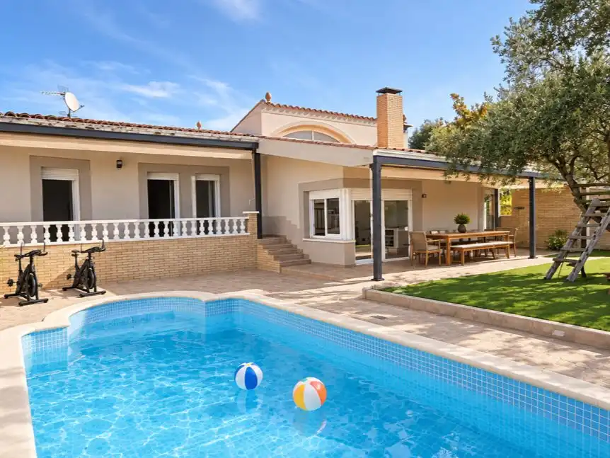 Piscina de Casa o xalet en venda en Riudellots de la Selva, Girona