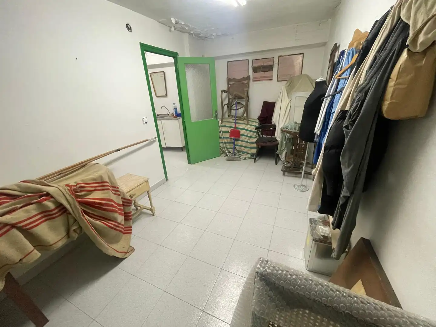 Local commercial à vendre à Calle Doctores Castroviejo 13, imagen 3