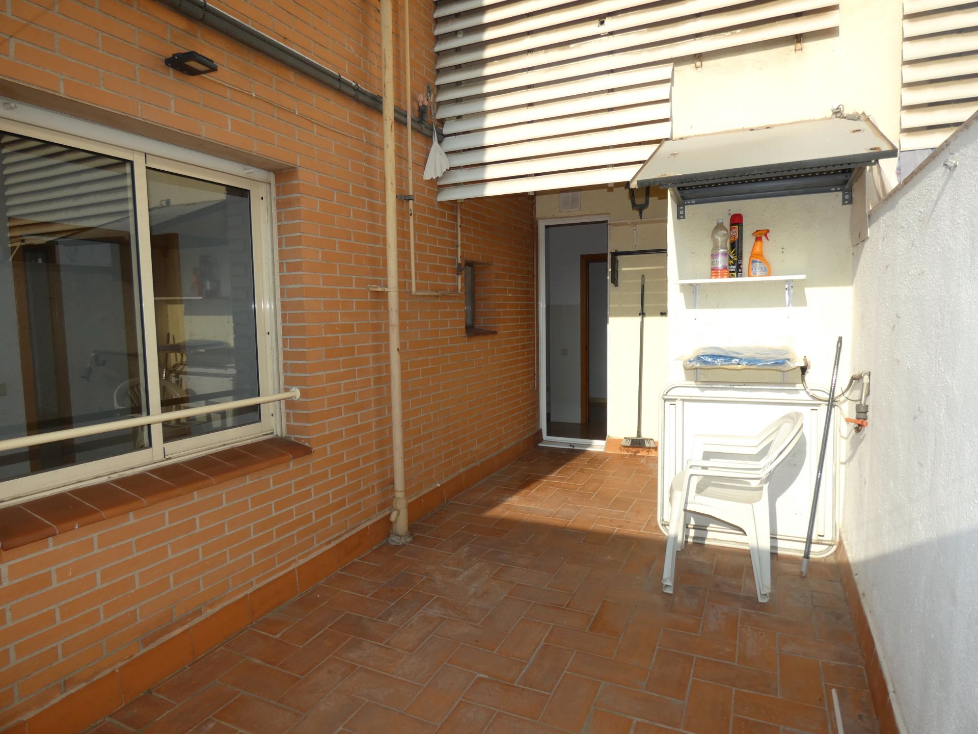 Terraza de Piso en venta en Cornellà de Llobregat con Calefacción, Horno y Alarma