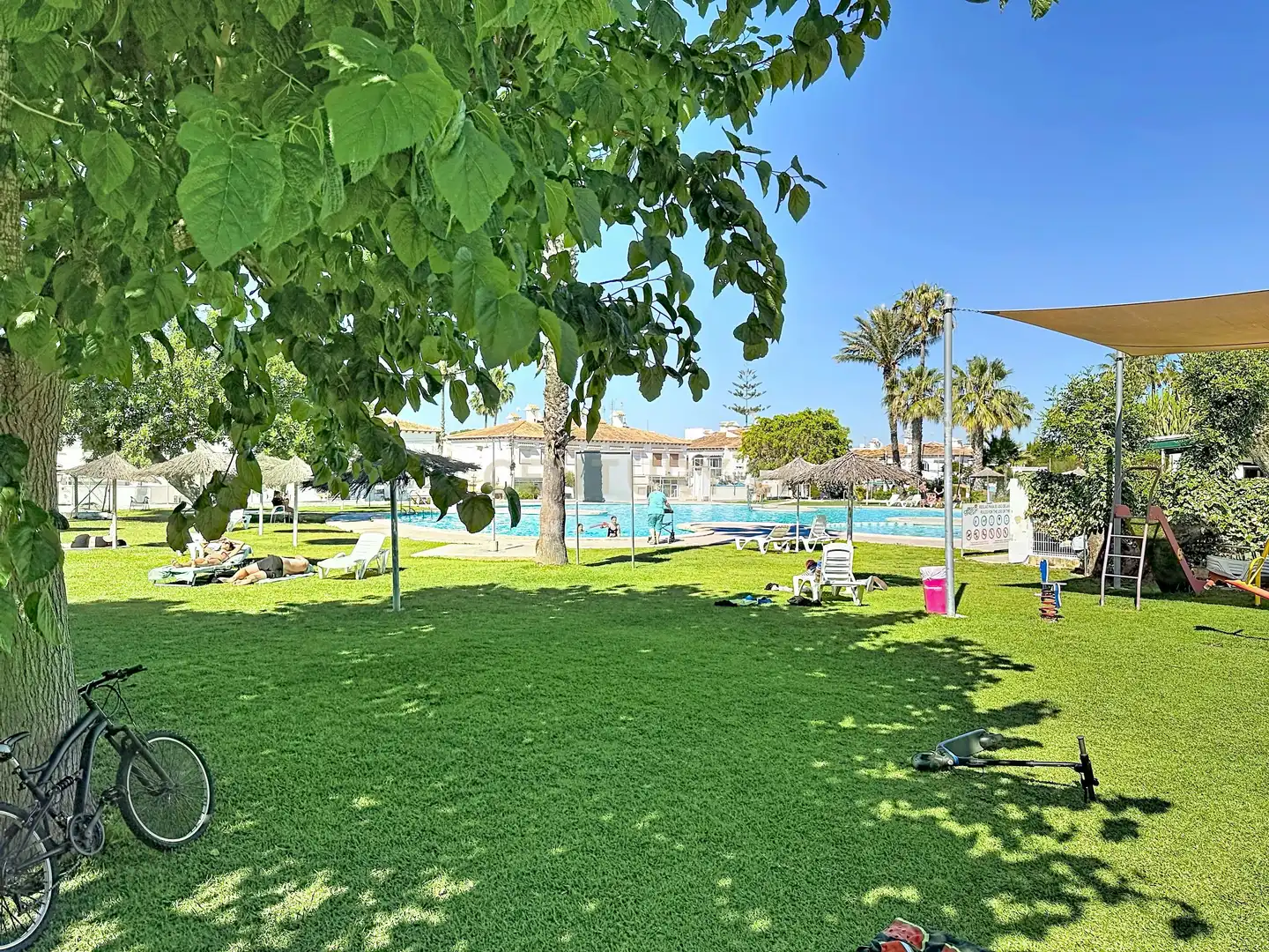 Schwimmbecken von Erdgeschoss zum Verkauf in Torrevieja mit Klimaanlage und Gemeinschaftspool