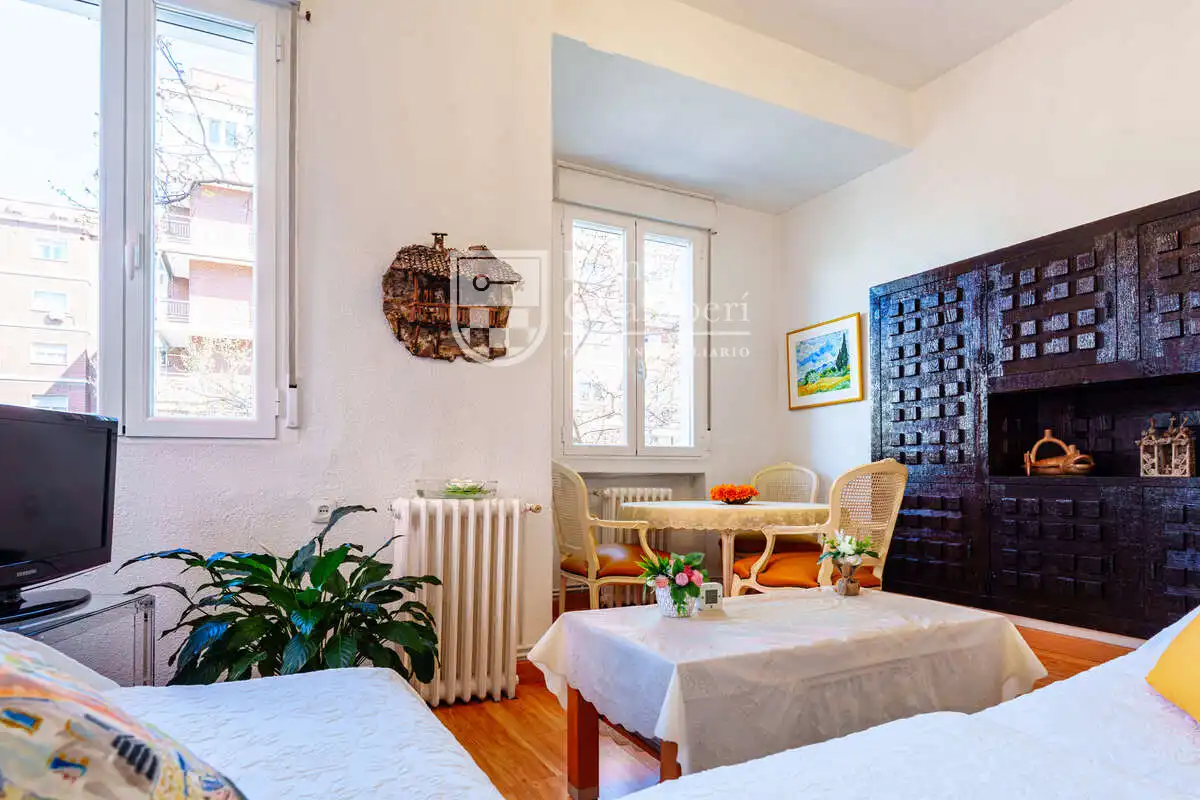 Schlafzimmer von Wohnung zum Verkauf in Madrid mit Klimaanlage, Heizung und Möbliert