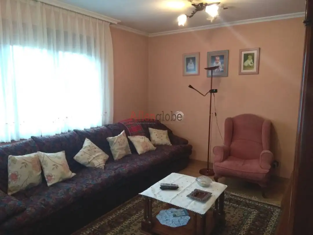 Sala de estar de Casa o chalet en venta en Nava con Calefacción, Terraza y Balcón