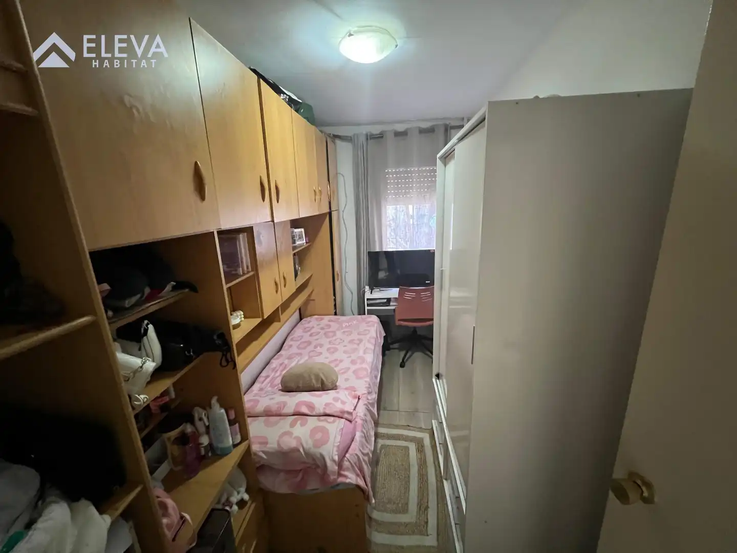 Schlafzimmer von Dachboden zum Verkauf in Lleida mit Terrasse und Balkon