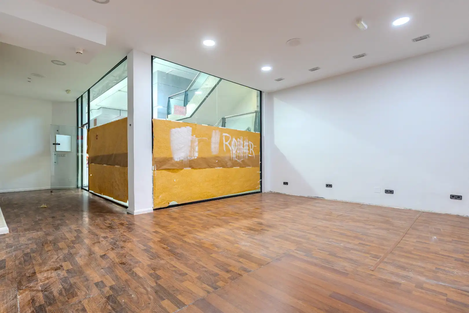 Commercial properties for sale in Fuenlabrada  with Air Conditioner, Parquet flooring and Alarm