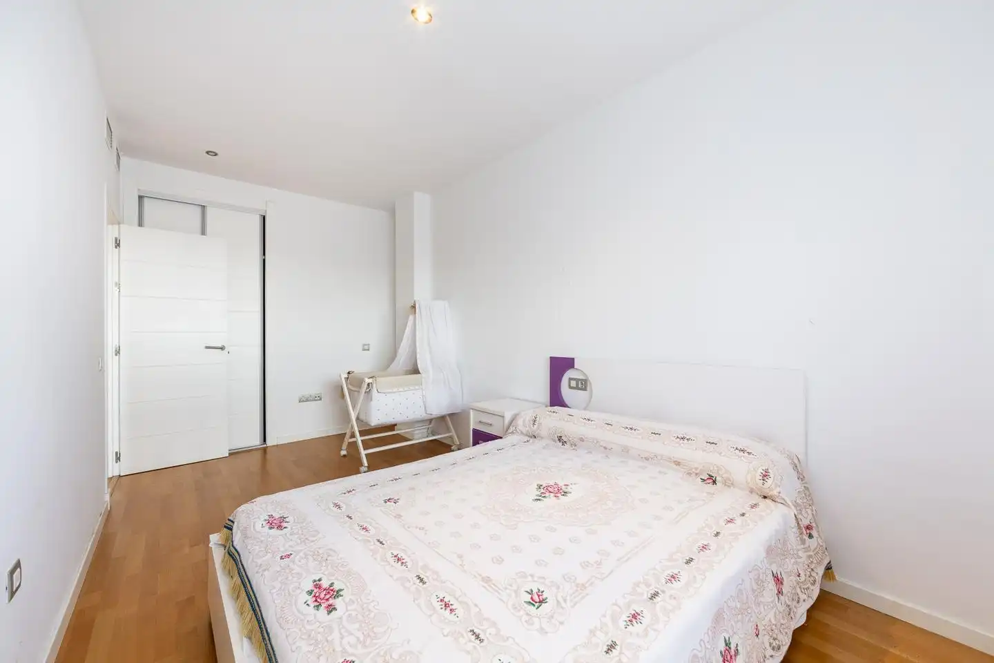 Habitación de Planta baja en venta en Almería con Aire acondicionado, Terraza y Trastero