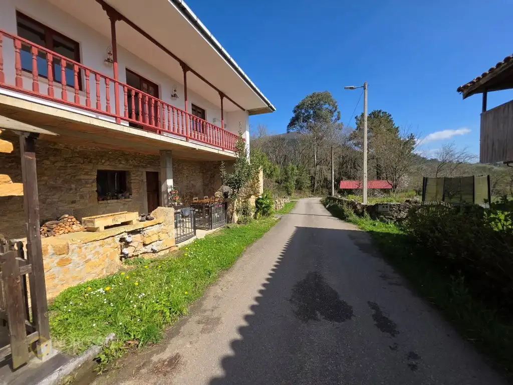 Außenansicht von Country house zum Verkauf in Llanera