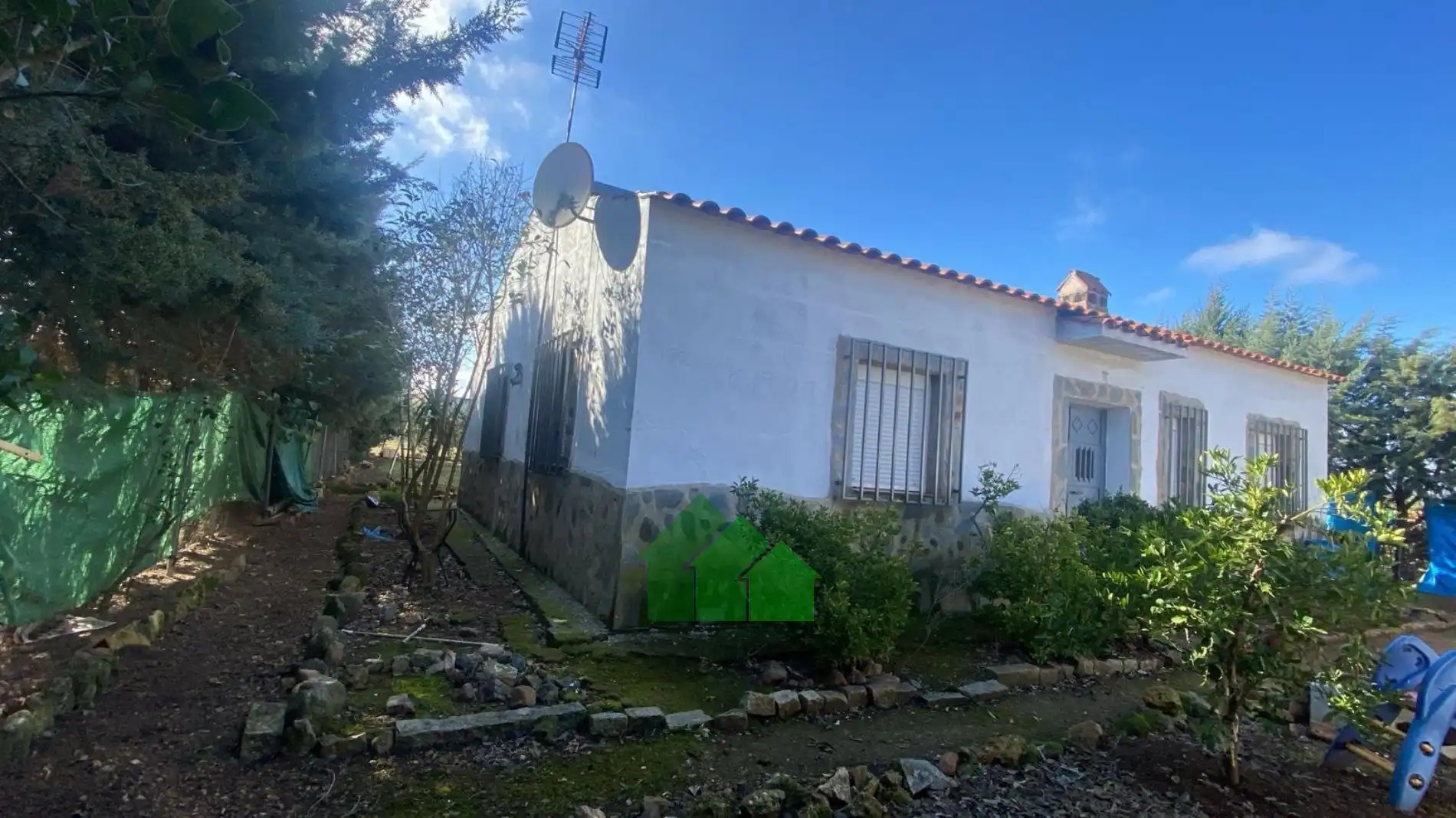 Vista exterior de Casa o chalet en venta en Corte de Peleas con Calefacción, Trastero y TV