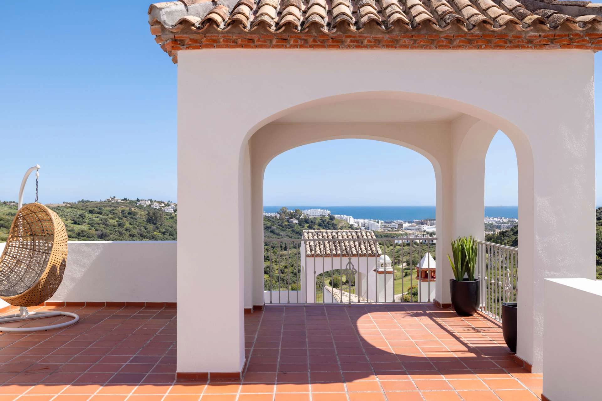 Exterior view of Single-family semi-detached for sale in Estepona  with Air Conditioner, Terrace and Storage room