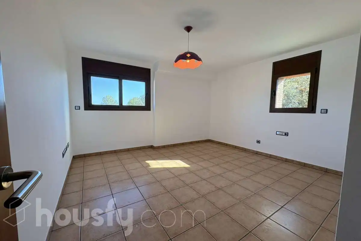Sala de estar de Casa o chalet en venta en Sant Julià de Ramis con Calefacción, Jardín privado y Terraza