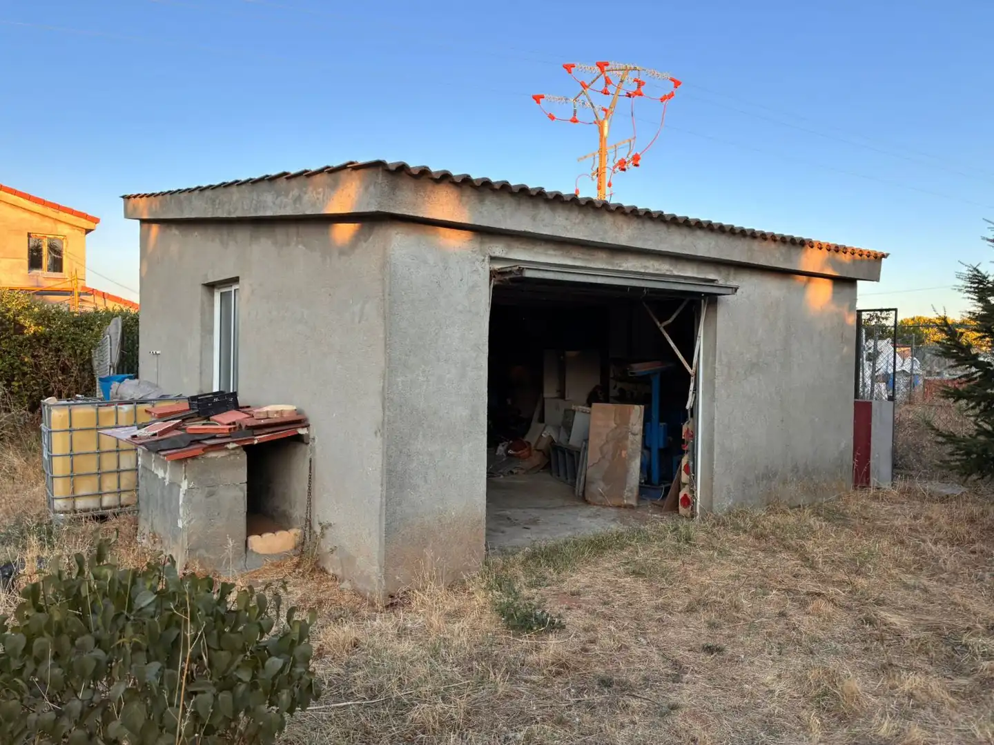 Vista exterior de Casa o xalet en venda en Calvarrasa de Arriba amb Calefacció i Terrassa
